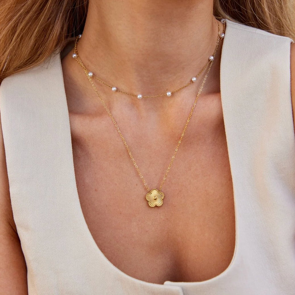 Silvia | Collar atemporal dorados con ojos de perla